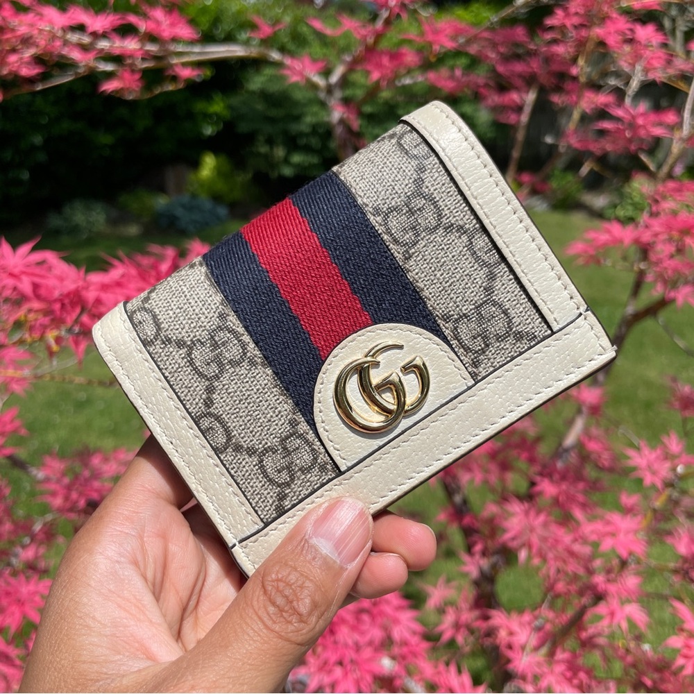 Gucci compact wallet